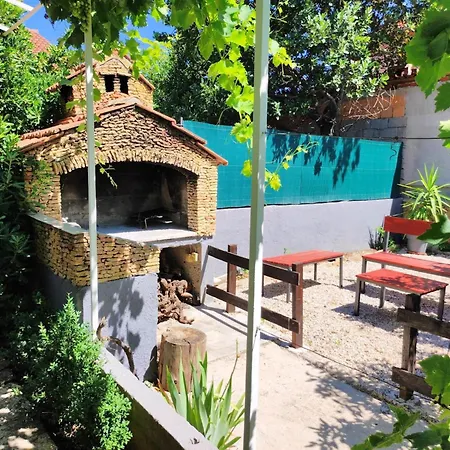 بيت للعطل Karmen Auf Zwei Ebenen Mit Garten By Interhome *