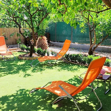 Karmen Auf Zwei Ebenen Mit Garten By Interhome بيت للعطل *