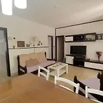 度假居 Karmen Auf Zwei Ebenen Mit Garten By Interhome