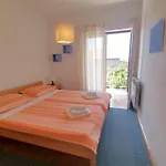 度假居 Karmen Auf Zwei Ebenen Mit Garten By Interhome