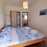 度假居 Karmen Auf Zwei Ebenen Mit Garten By Interhome *
