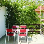 Karmen Auf Zwei Ebenen Mit Garten By Interhome 度假居 奥瑞比克