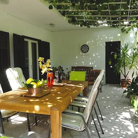 Karmen Auf Zwei Ebenen Mit Garten By Interhome Orebić