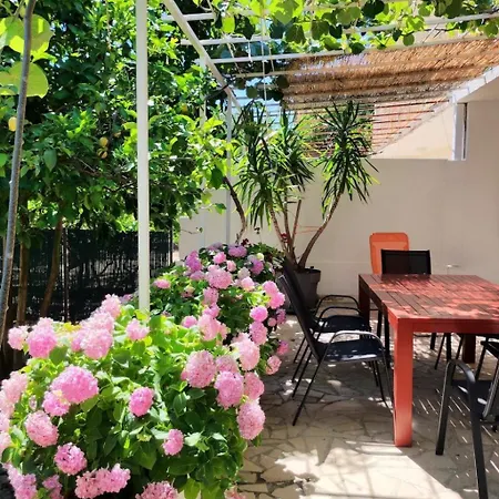 Karmen Auf Zwei Ebenen Mit Garten By Interhome