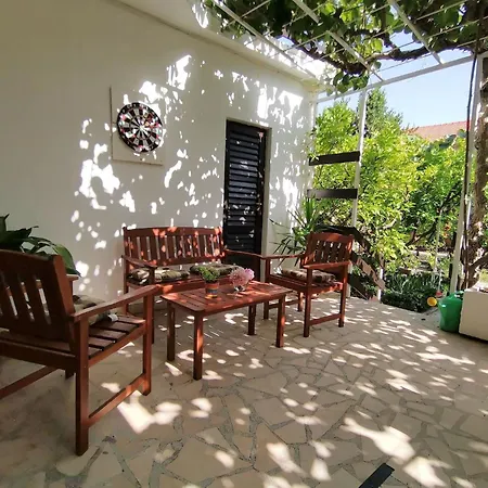 Tatil Evi Karmen Auf Zwei Ebenen Mit Garten By Interhome Orebić