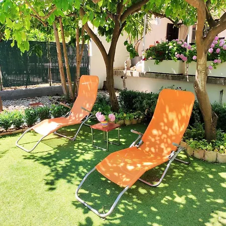 Karmen Auf Zwei Ebenen Mit Garten By Interhome * オレビック