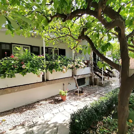 Holiday home Karmen Auf Zwei Ebenen Mit Garten By Interhome