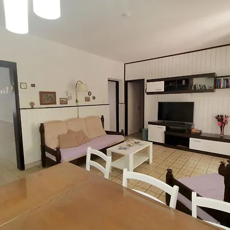 Tatil Evi Karmen Auf Zwei Ebenen Mit Garten By Interhome