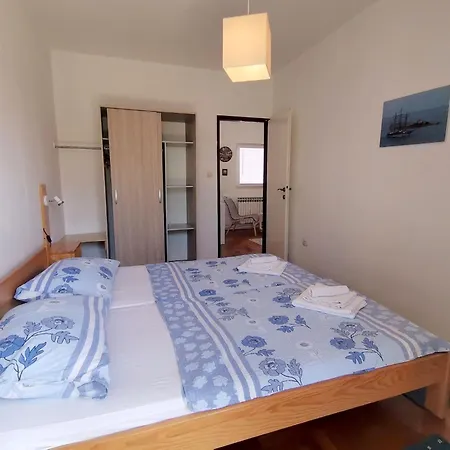 Tatil Evi Karmen Auf Zwei Ebenen Mit Garten By Interhome *