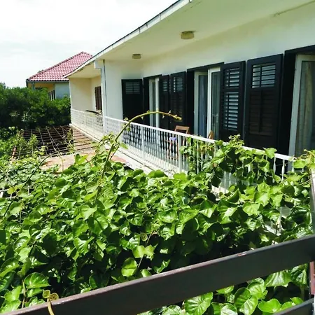 Karmen Auf Zwei Ebenen Mit Garten By Interhome * Orebic