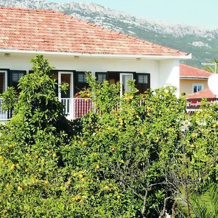 Tatil Evi Karmen Auf Zwei Ebenen Mit Garten By Interhome Orebić