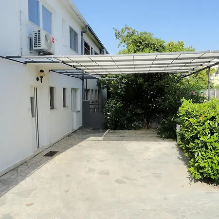 Karmen Auf Zwei Ebenen Mit Garten By Interhome Tatil Evi Orebić