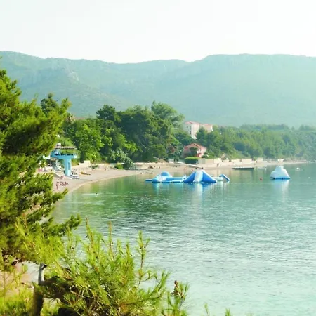 Tatil Evi Karmen Auf Zwei Ebenen Mit Garten By Interhome