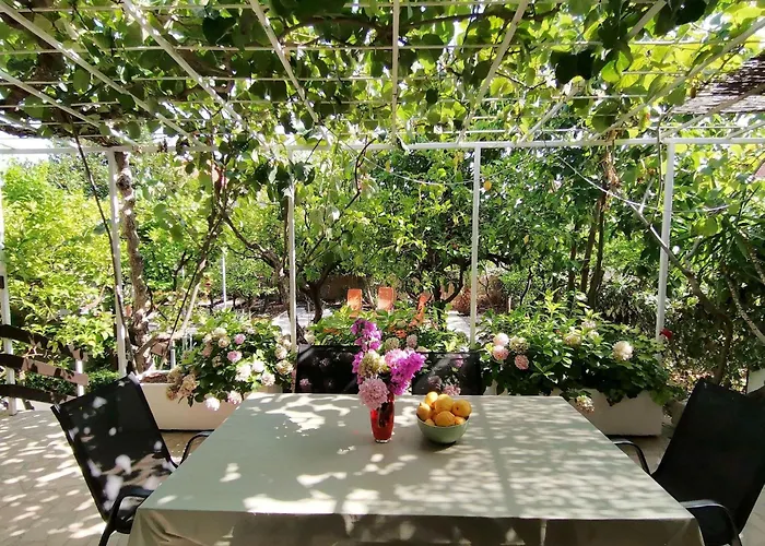 Karmen Auf Zwei Ebenen Mit Garten By Interhome * オレビック