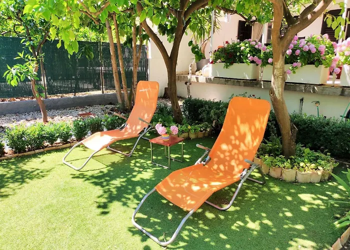 Karmen Auf Zwei Ebenen Mit Garten By Interhome * オレビック