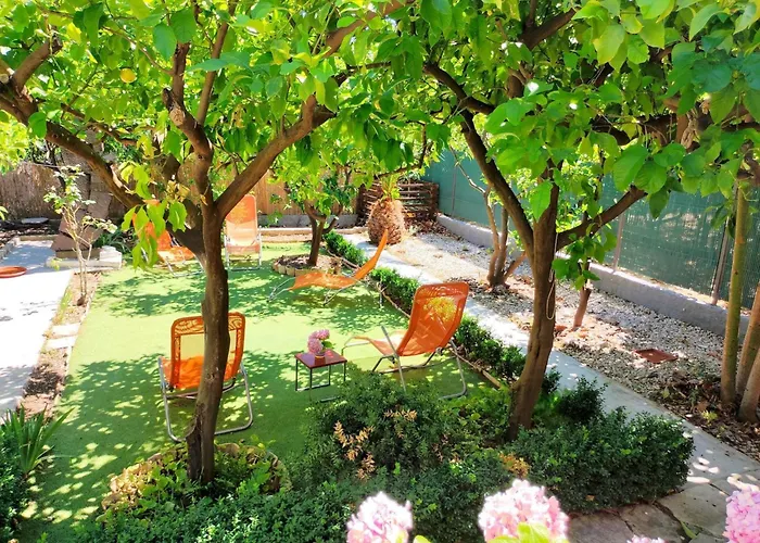 Karmen Auf Zwei Ebenen Mit Garten By Interhome オレビック