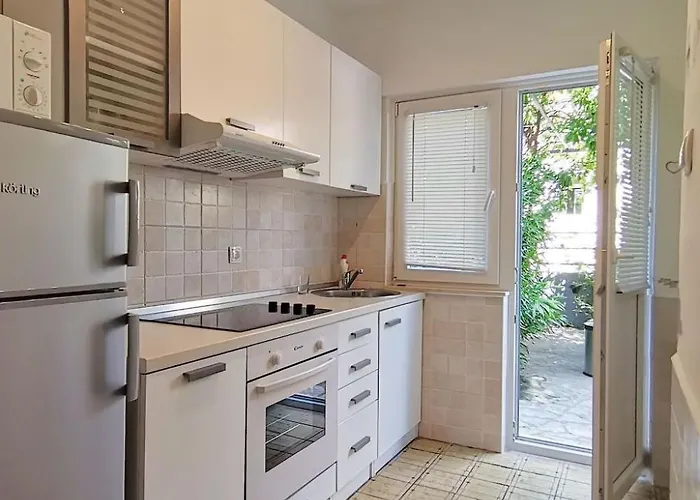 別荘 Karmen Auf Zwei Ebenen Mit Garten By Interhome *