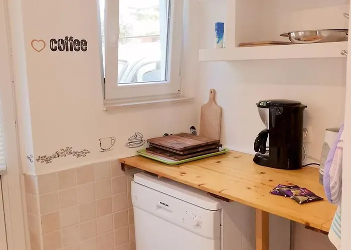 別荘 Karmen Auf Zwei Ebenen Mit Garten By Interhome オレビック