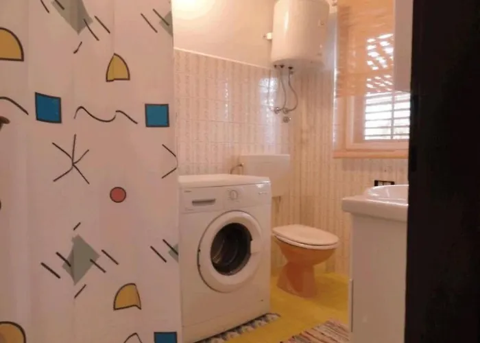 Karmen Auf Zwei Ebenen Mit Garten By Interhome 別荘