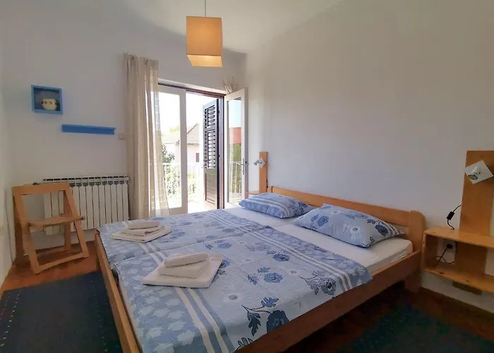 Karmen Auf Zwei Ebenen Mit Garten By Interhome 別荘 *