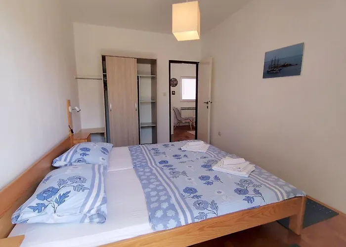 別荘 Karmen Auf Zwei Ebenen Mit Garten By Interhome *