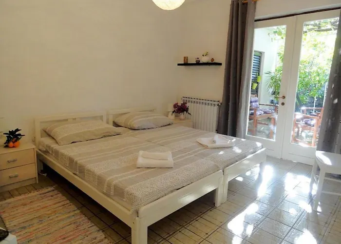 Karmen Auf Zwei Ebenen Mit Garten By Interhome * オレビック