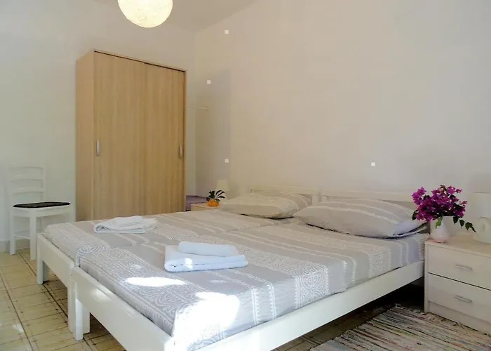 Karmen Auf Zwei Ebenen Mit Garten By Interhome