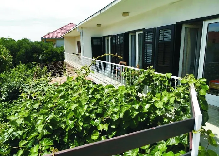 Karmen Auf Zwei Ebenen Mit Garten By Interhome * オレビック