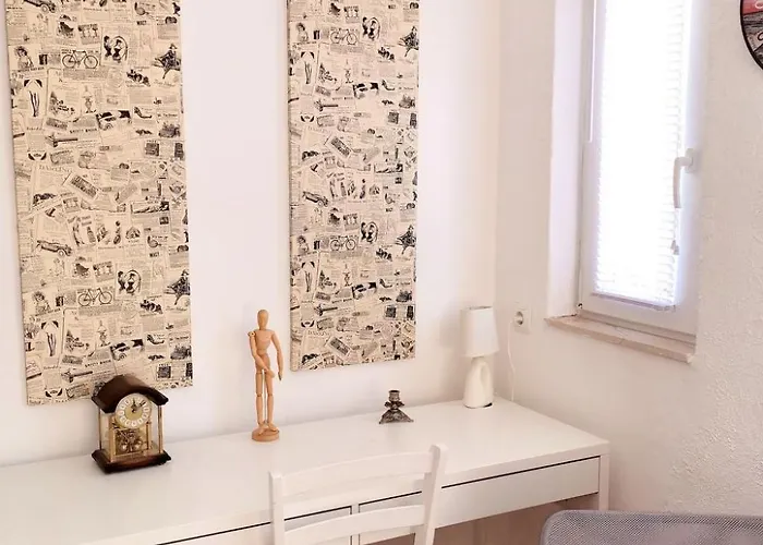 Karmen Auf Zwei Ebenen Mit Garten By Interhome * オレビック