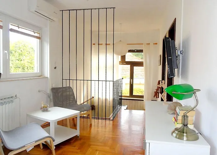 Karmen Auf Zwei Ebenen Mit Garten By Interhome オレビック