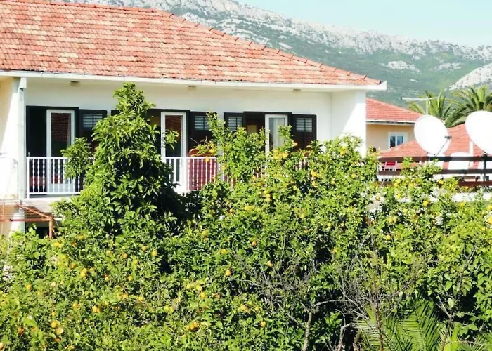 別荘 Karmen Auf Zwei Ebenen Mit Garten By Interhome オレビック